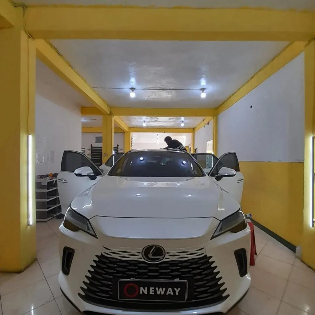 Tampilan mobil setelah dipasang kaca film premium CPF1 vs One Auto Film di Medan