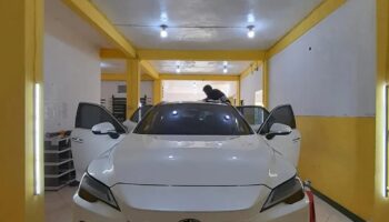 Tampilan mobil setelah dipasang kaca film premium CPF1 vs One Auto Film di Medan