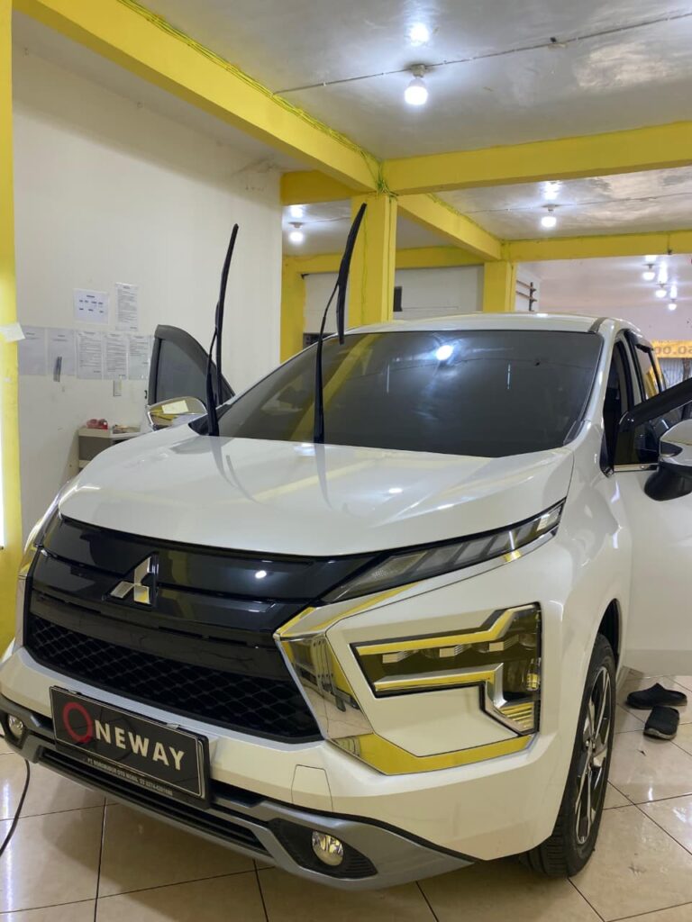 Teknologi kaca film Nano Ceramic dengan kejernihan maksimal untuk mobil