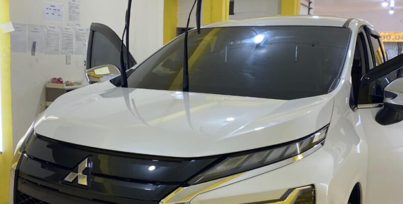 Teknologi kaca film Nano Ceramic dengan kejernihan maksimal untuk mobil