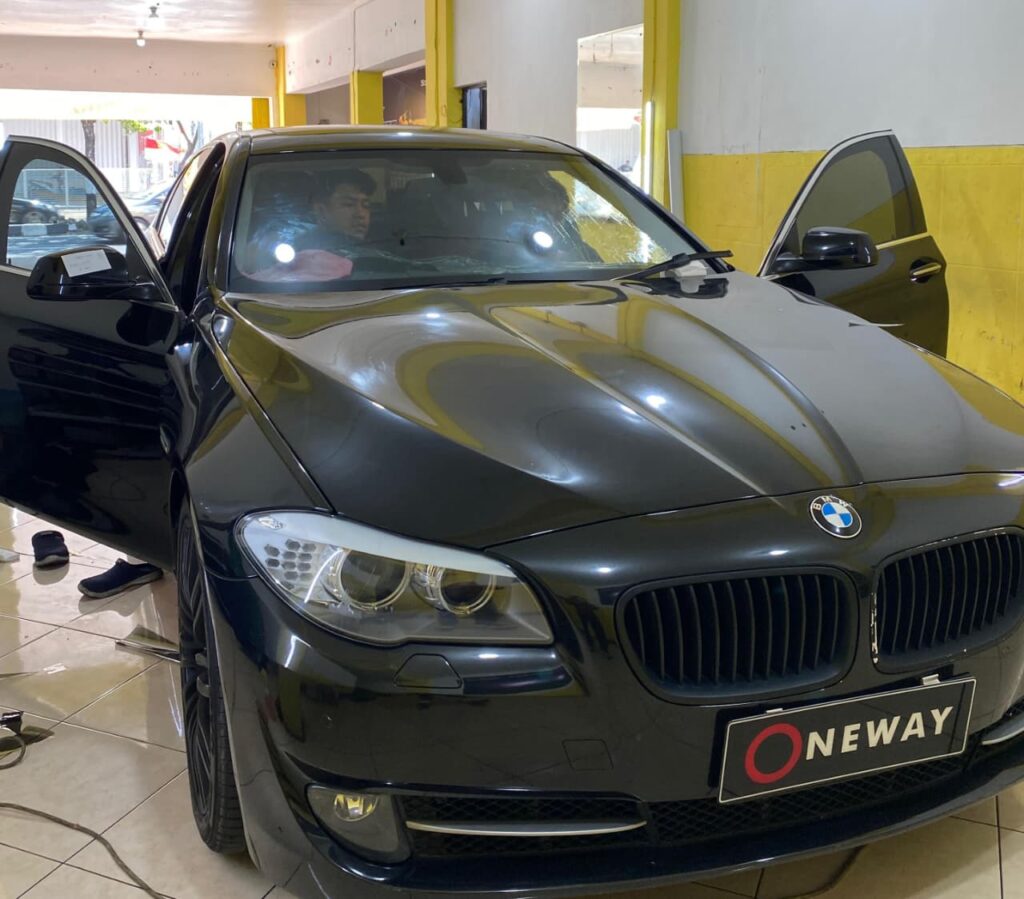Pemasangan kaca film CPF1 Nero X pada mobil sedan di Medan